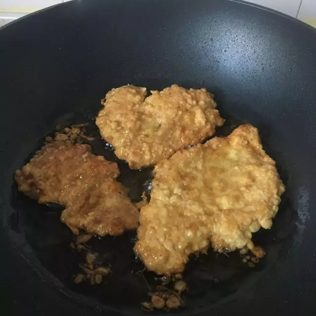 雞排豬排不用麵包糠,裹上這個炸出來又脆又香,脆皮和肉還不分離