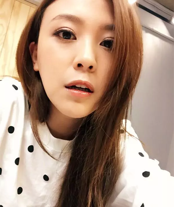 音樂天賦高過張韶涵,15歲就演偶像劇女主,如今32歲坐地上吃飯!