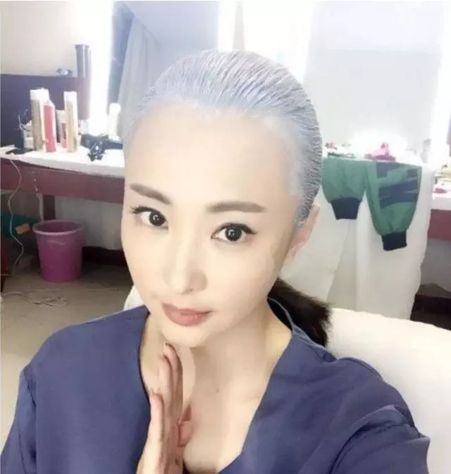 原來電視中的「光頭」全是這麼操作,身為觀眾深深的被騙了太多年