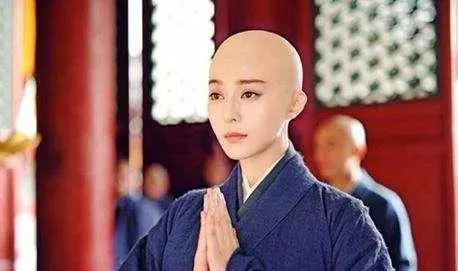 原來電視中的「光頭」全是這麼操作,身為觀眾深深的被騙了太多年