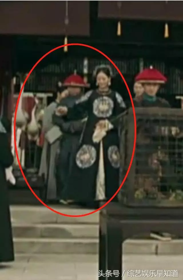 《延禧攻略》最大穿幫:純妃下台階手伸半天沒人扶,愉妃笑場!