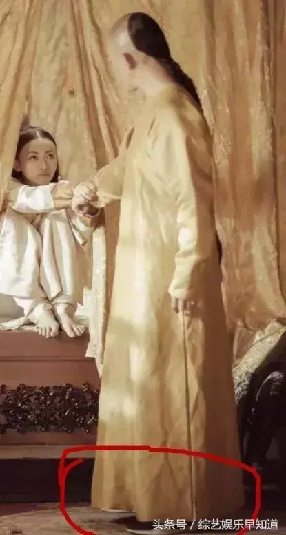 《延禧攻略》最大穿幫:純妃下台階手伸半天沒人扶,愉妃笑場!