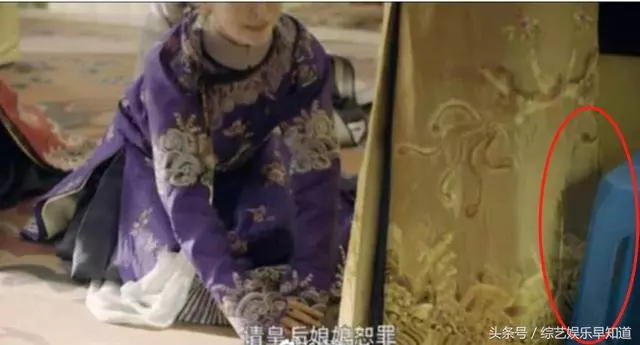 《延禧攻略》最大穿幫:純妃下台階手伸半天沒人扶,愉妃笑場!