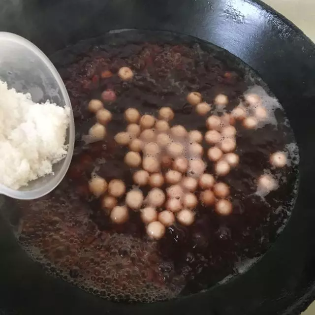 女人每天吃碗這樣的紅豆羹,消腫又補血,氣色好