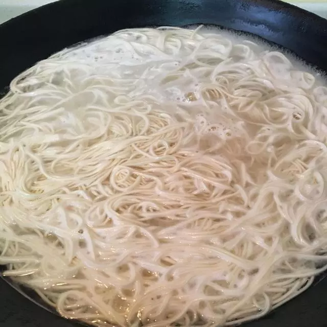 開學季,給孩子做碗快手蔥油拌面當早餐,您還能多睡十分鐘
