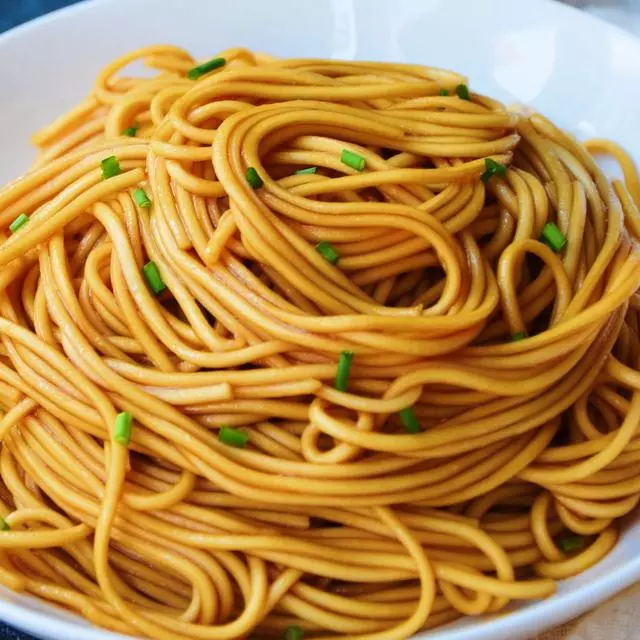 開學季,給孩子做碗快手蔥油拌面當早餐,您還能多睡十分鐘