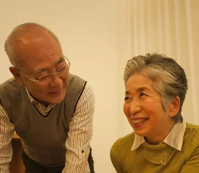 爸媽離婚後,我寄養在舅媽家,十年後我媽罵我「白眼狼」。。。。