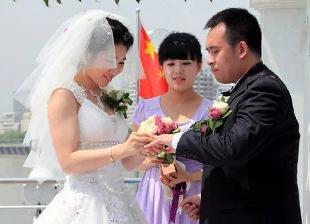 姐弟同時考上大學,弟弟卻放棄上學機會,姐姐婚禮上弟弟吐露實情