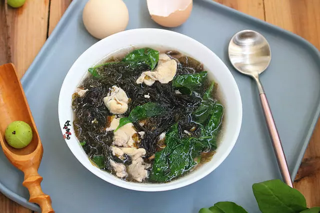 這種植物,既是藥材又是蔬菜,煮湯喝,鮮甜美味,清肝明目,連喝一周都不煩!