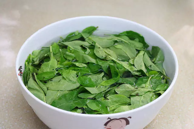 這種植物,既是藥材又是蔬菜,煮湯喝,鮮甜美味,清肝明目,連喝一周都不煩!