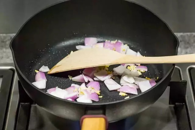 別看它不起眼,卻是絕佳的減肥食品!熱量低,助睡眠,這樣做最好吃!