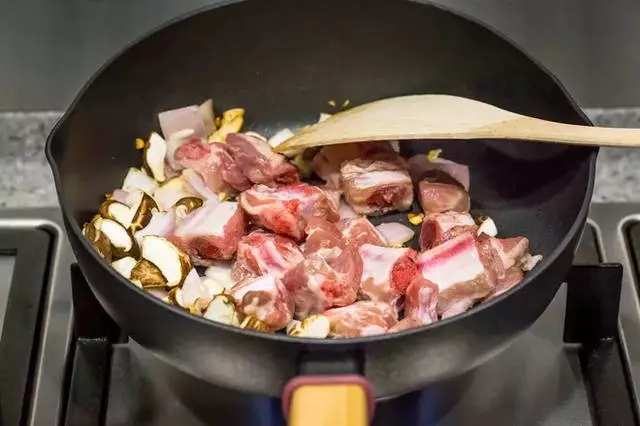別看它不起眼,卻是絕佳的減肥食品!熱量低,助睡眠,這樣做最好吃!