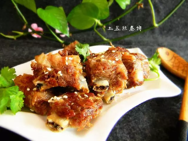 愛吃肉、怎麼能不試試這道香炸小排,做法簡單外焦里嫩,香而不膩