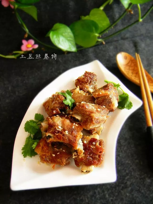 愛吃肉、怎麼能不試試這道香炸小排,做法簡單外焦里嫩,香而不膩