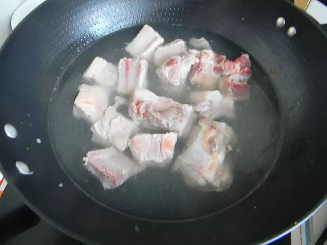 愛吃肉、怎麼能不試試這道香炸小排,做法簡單外焦里嫩,香而不膩