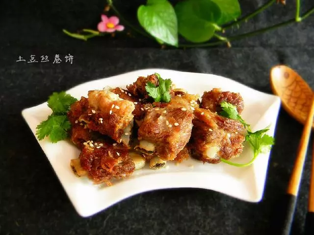 愛吃肉、怎麼能不試試這道香炸小排,做法簡單外焦里嫩,香而不膩