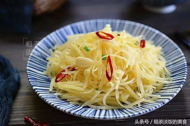 原來炒土豆絲，飯店大廚是這樣放的醋，難怪那麼好吃！