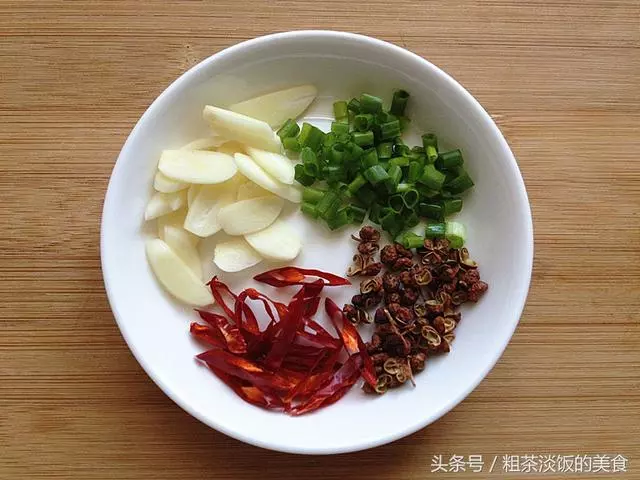 原來炒土豆絲，飯店大廚是這樣放的醋，難怪那麼好吃！