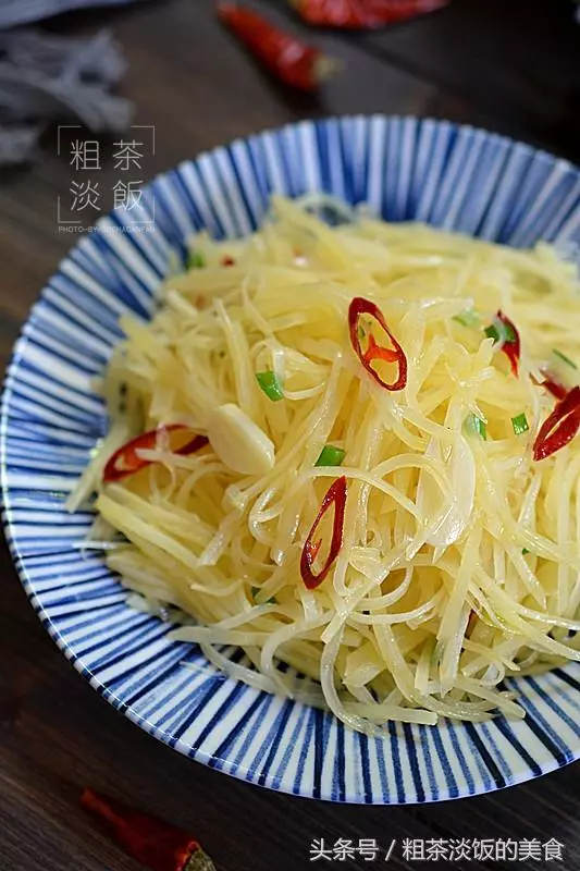 原來炒土豆絲，飯店大廚是這樣放的醋，難怪那麼好吃！