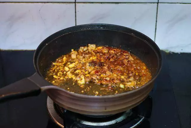 【洋蔥炒肉】別再只會洋蔥炒雞蛋了今天換種搭配,加一些調料,就成了這道味道十足的下飯菜