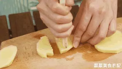 這道街頭小吃,可能是土豆最過癮的吃法!在家做更衛生!