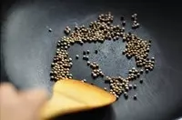 【花生大骨胡椒豬肚湯】的詳細做法~