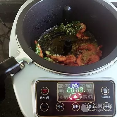 酥脆椒鹽蝦的做法!!味道非常鮮美。因為酥脆的殼也能吃下去,還補鈣哦。