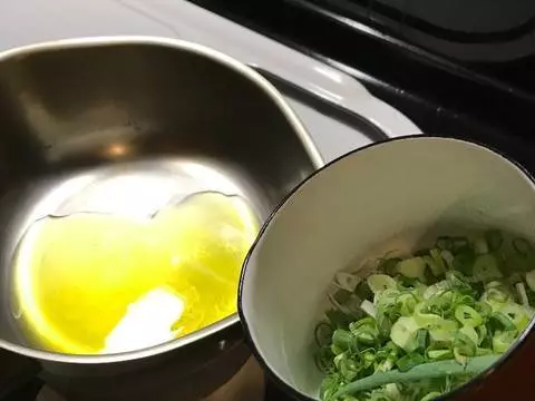 蔥油胡椒雞的超詳細做法,簡單快手超美味,怎麼吃都不胖!
