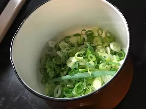 蔥油胡椒雞的超詳細做法,簡單快手超美味,怎麼吃都不胖!