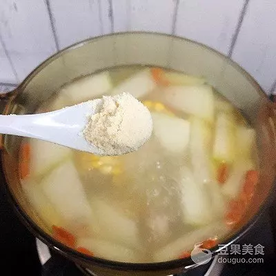 冬瓜玉米排骨湯的做法