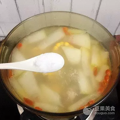 冬瓜玉米排骨湯的做法