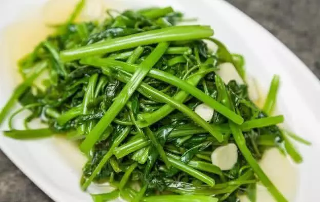 尿酸高了別慌張!常吃這幾樣食物,「攔住」痛風,尿酸輕鬆降!