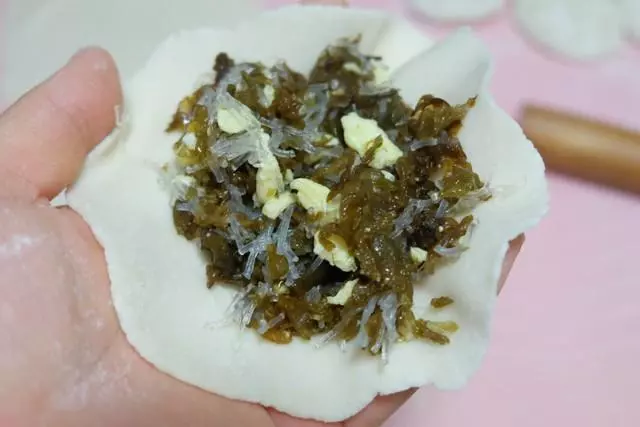 薄皮大餡,外焦里嫩,放多久都不會硬的燙麵餡餅做法來了!