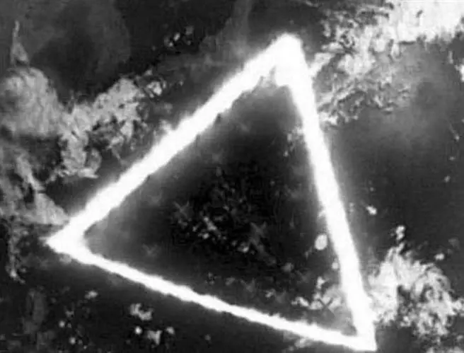 震驚全世界!百慕達海底找到完整「5000年前外星飛船」...Discovery認證:外星人曾來過!