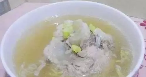 別再喝骨頭湯了!補鈣第一名竟是「它」萬萬沒想到!年紀大骨質疏鬆,要多吃點補鈣哦!