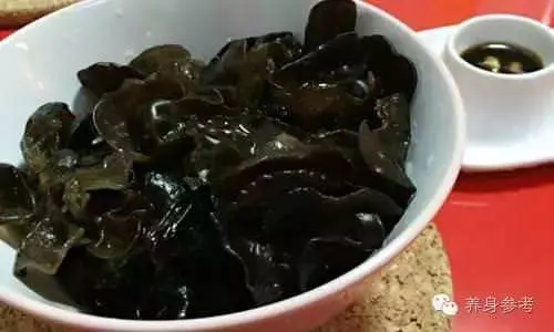 別再喝骨頭湯了!補鈣第一名竟是「它」萬萬沒想到!年紀大骨質疏鬆,要多吃點補鈣哦!