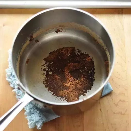 她把「可樂」倒進洗衣機裡,別人以為她瘋了,結果嚇一大跳!沒想到還有這樣的妙用!太實用了
