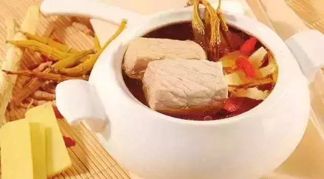 55歲女子患癌,一年後癌細胞卻沒有擴散,醫生說是吃多了它!