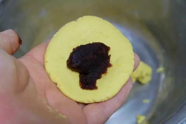 不用發酵不用揉面,這款小點心黏糯可口、甜而不膩,做法超簡單!