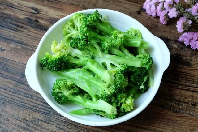 它營養健康又不貴,好吃又好做,簡單炒炒一分鐘就能上桌!