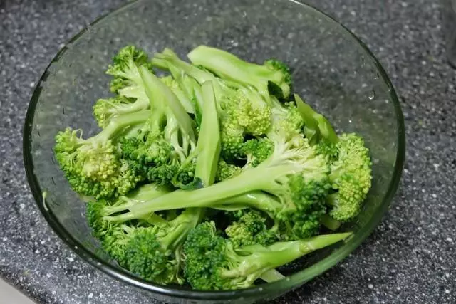 它營養健康又不貴,好吃又好做,簡單炒炒一分鐘就能上桌!