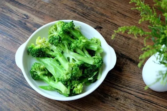 它營養健康又不貴,好吃又好做,簡單炒炒一分鐘就能上桌!