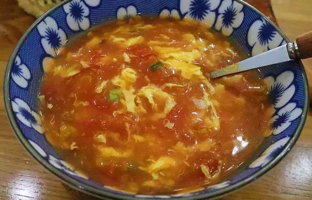 好喝又地道的西紅柿雞蛋湯,湯濃嫩滑,夏季開胃清爽兒子連喝2碗 ~