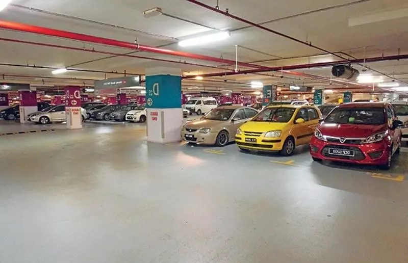 停車時應該車頭進或車尾進?看完這個你就明白了!
