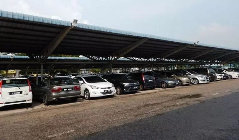 停車時應該車頭進或車尾進?看完這個你就明白了!