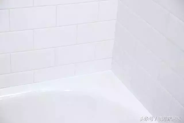 食物吃完「塑膠袋」別急著丟,她剪一刀塞進「浴室排水孔」後...尤其女孩子一定要學