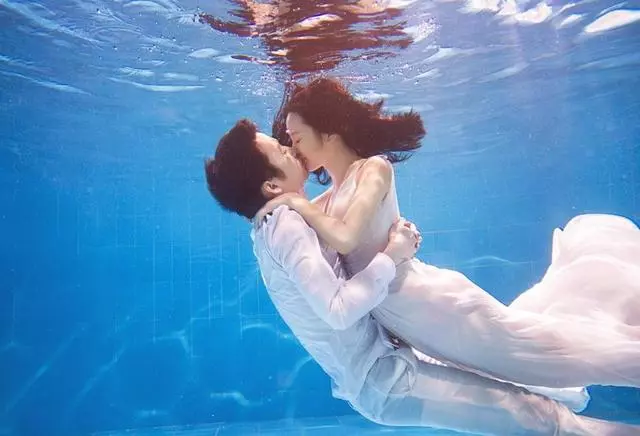 給老闆打工三年,他結婚我隨禮六百,月底收到工資時愣了