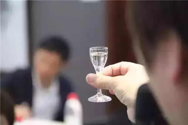 年少不識酒中味,喝懂已是不惑年!