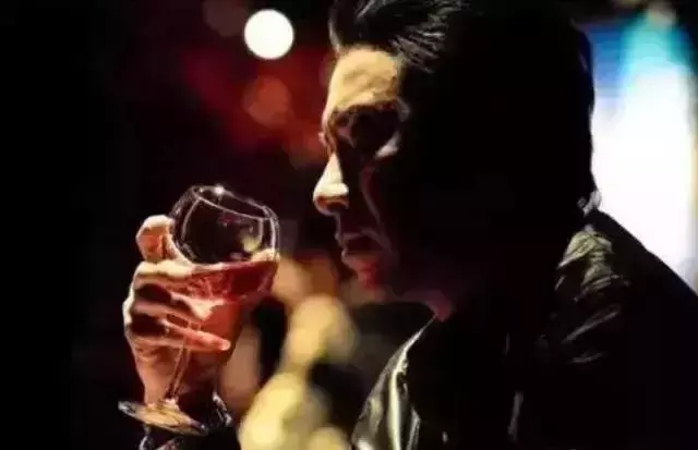 年少不識酒中味,喝懂已是不惑年!