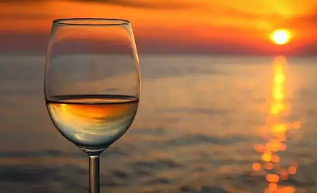 年少不識酒中味,喝懂已是不惑年!
